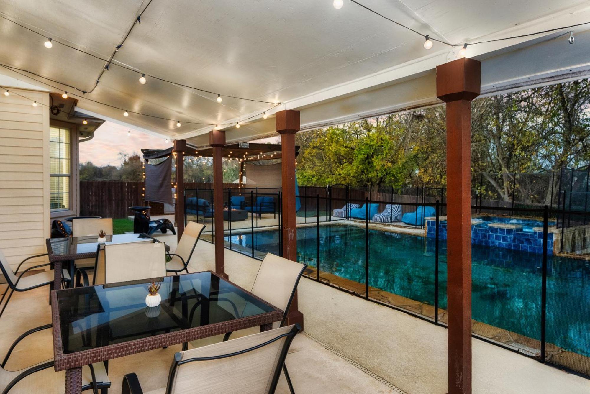 Stunning Family Home With Pool & Hot Tub - Sleeps 17 Pflugerville Exterior foto